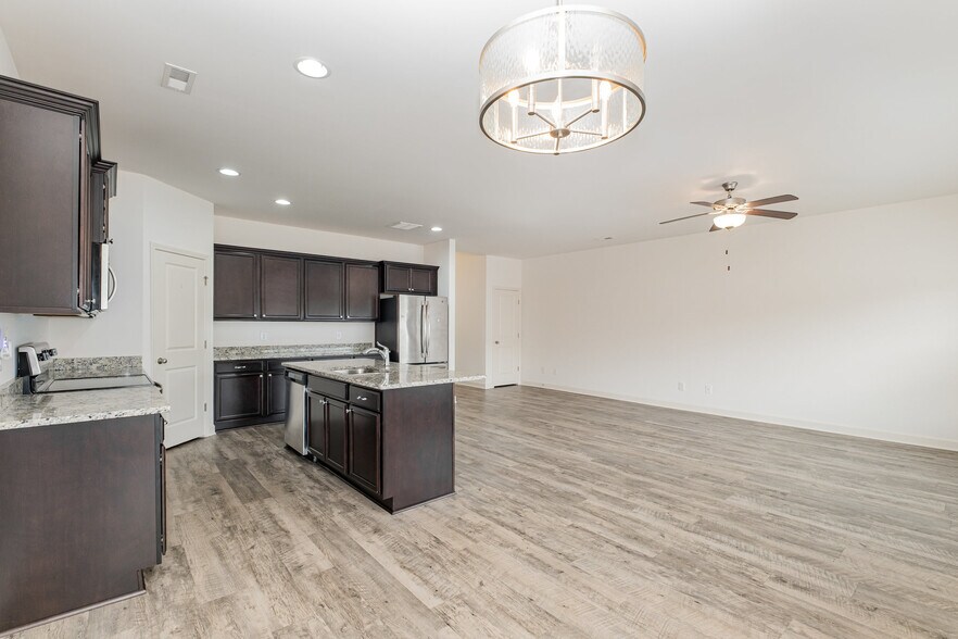 Building Photo - 1706 Lone Jack Ln