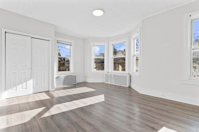 Building Photo - 394 Gregory St