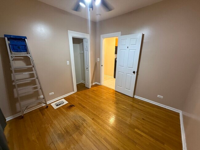 Building Photo - 840 N Austin Blvd