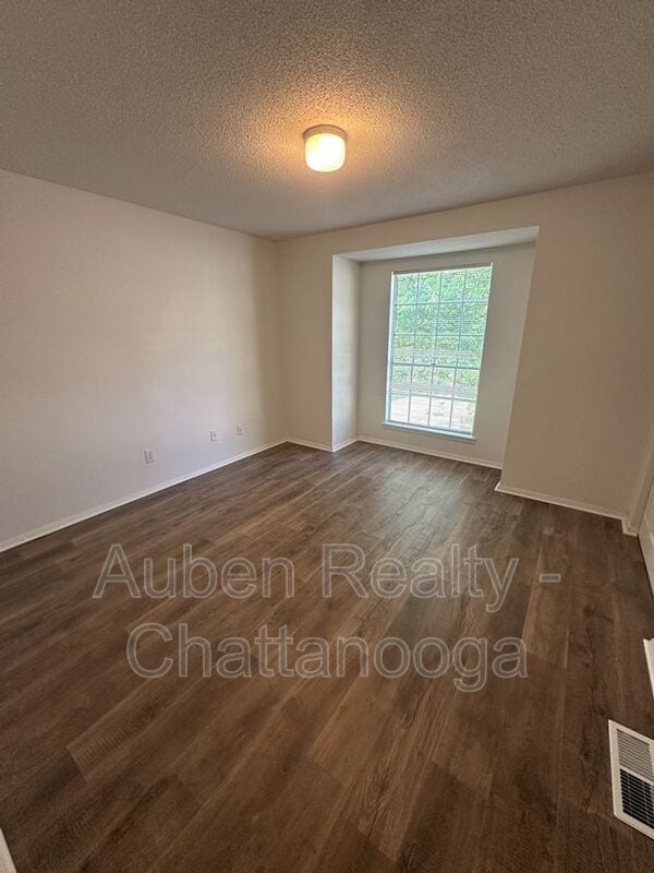 Building Photo - 505 Mountain Ridge Rd