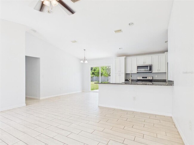 Building Photo - 4309 SW 143rd Ln Rd