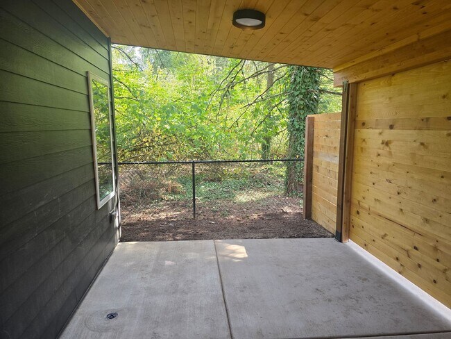 Building Photo - 7024 SW 152nd Ave