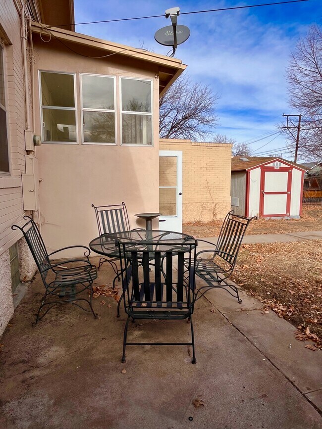 Building Photo - 1322 Lake Ave