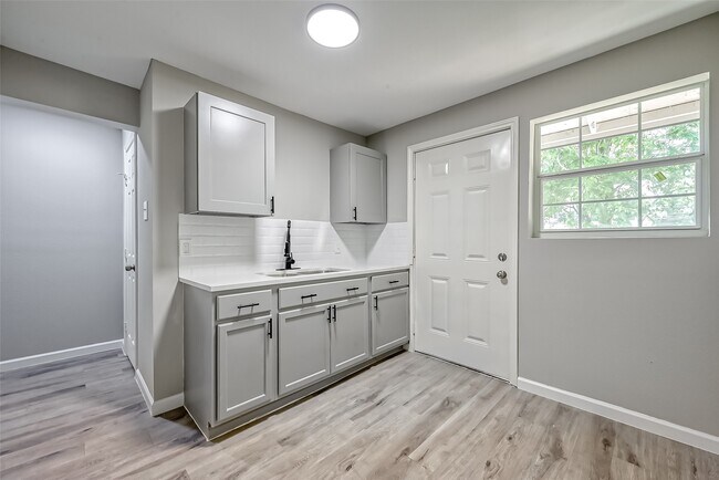 Building Photo - 3274 Reeves St