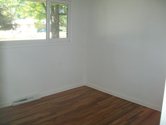 Building Photo - 1912 W Elizabeth St