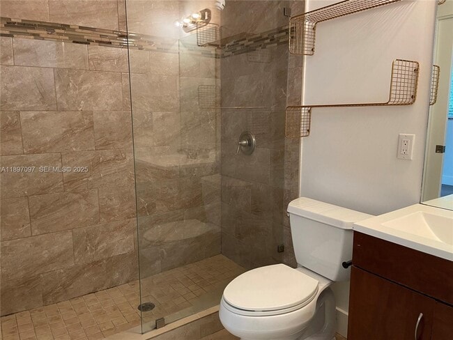 Building Photo - 2845 Coconut Ave