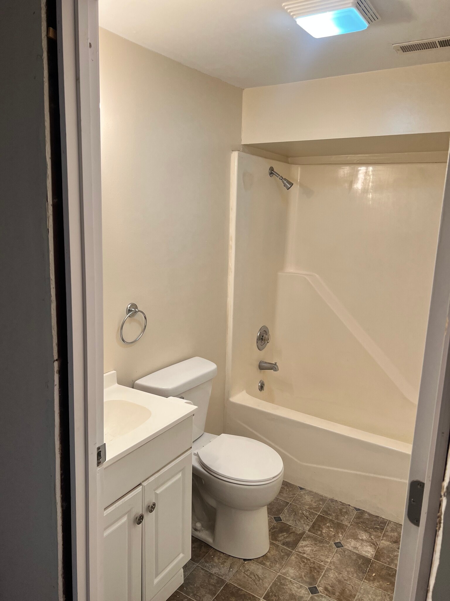 Bathroom - 1014 Saint Marys Blvd