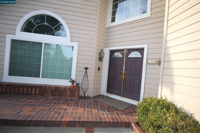 Building Photo - 243 Viewpoint Dr