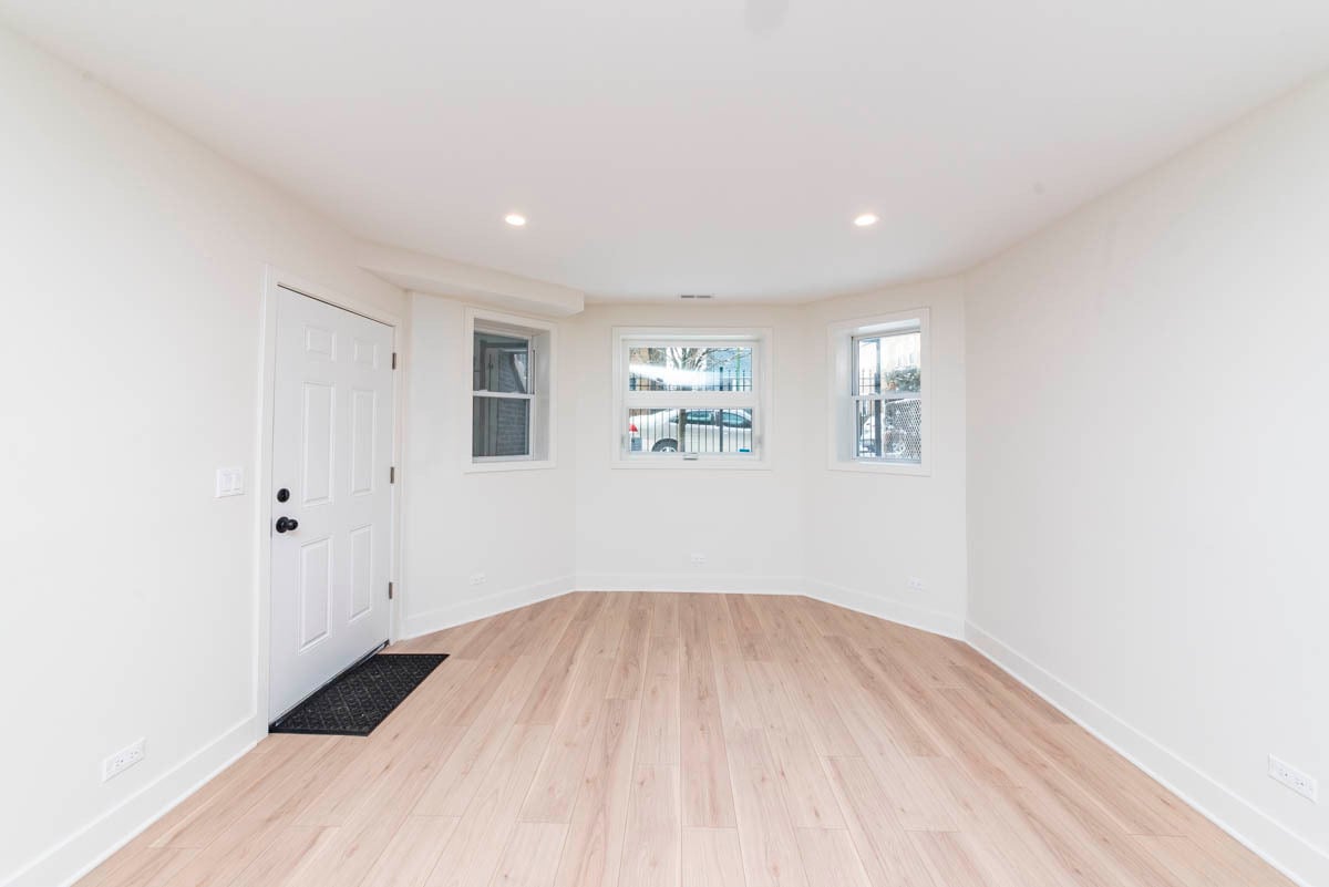 Building Photo - 2825 N Rockwell St