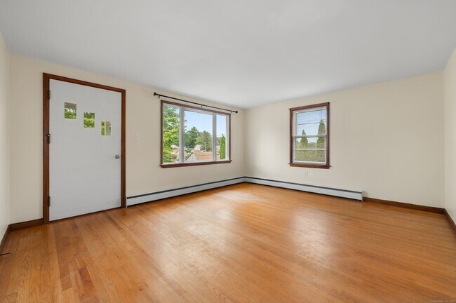 Building Photo - 204 Dunham St