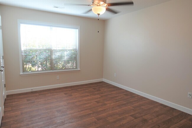 Building Photo - 610 Flintrock Dr