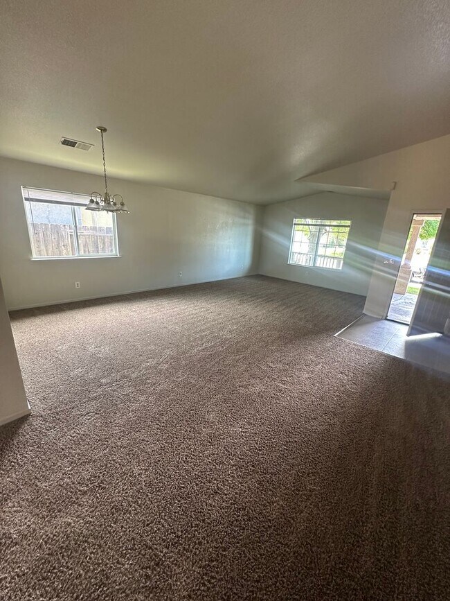 Building Photo - Four Bedroom Two Bathroom Home for Rent