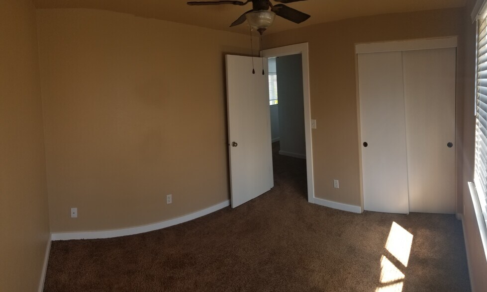 All bedrooms have ceiling fans. - 15503 NE 83RD ST