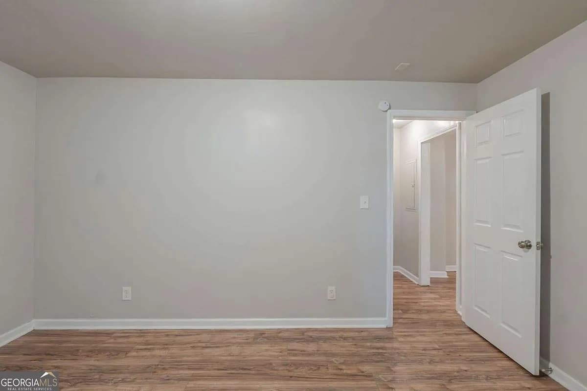 Building Photo - 3140 Delowe Dr