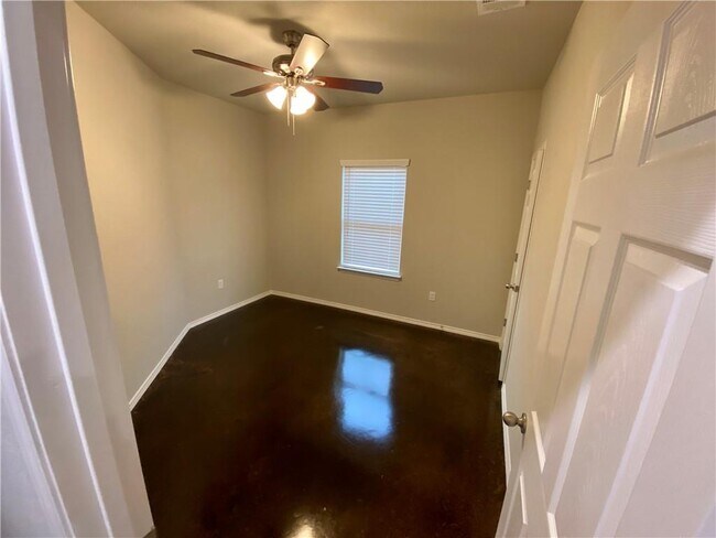 Building Photo - 1505 Lucille St