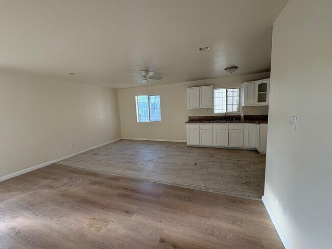 Building Photo - 3 Bed/2 Bath Move In Today! $3,500