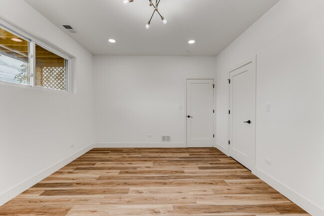Building Photo - 5921 S Calumet Ave