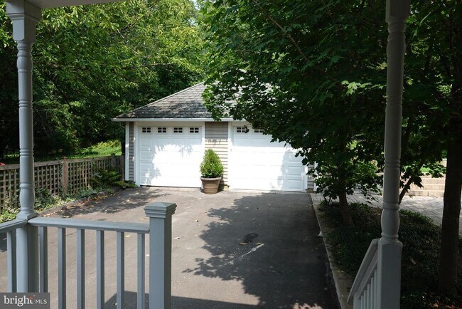 Building Photo - 36 Hart Ave