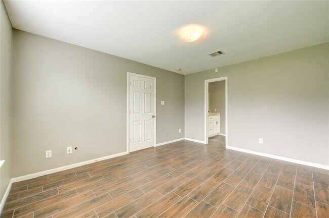 Building Photo - 6815 Dolan Bluff Ln
