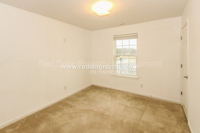 Building Photo - 10031 Golden Dr