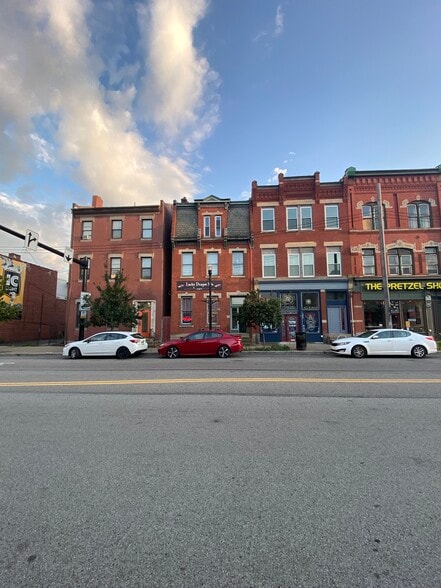 Primary Photo - 2320 E Carson St
