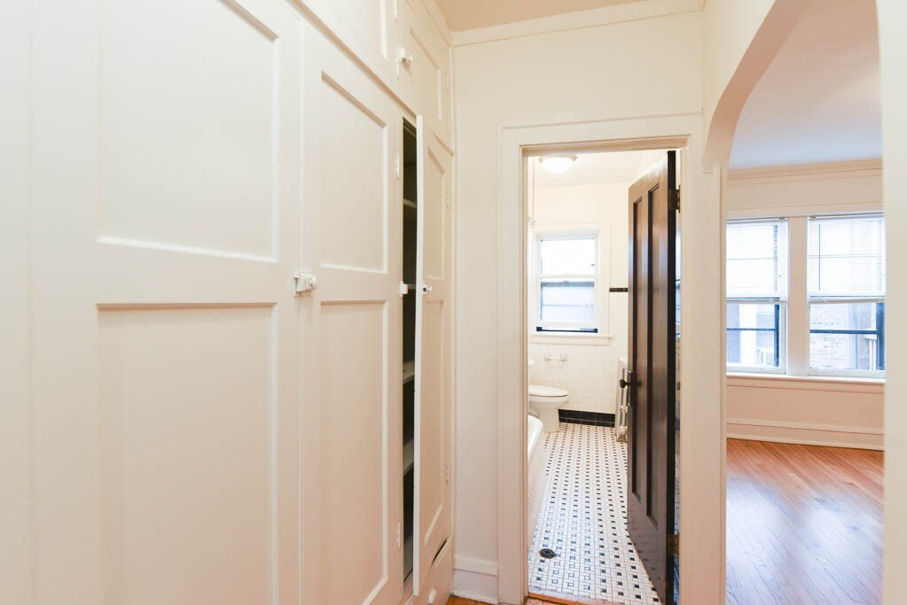 Building Photo - 2850 W Cullom Ave