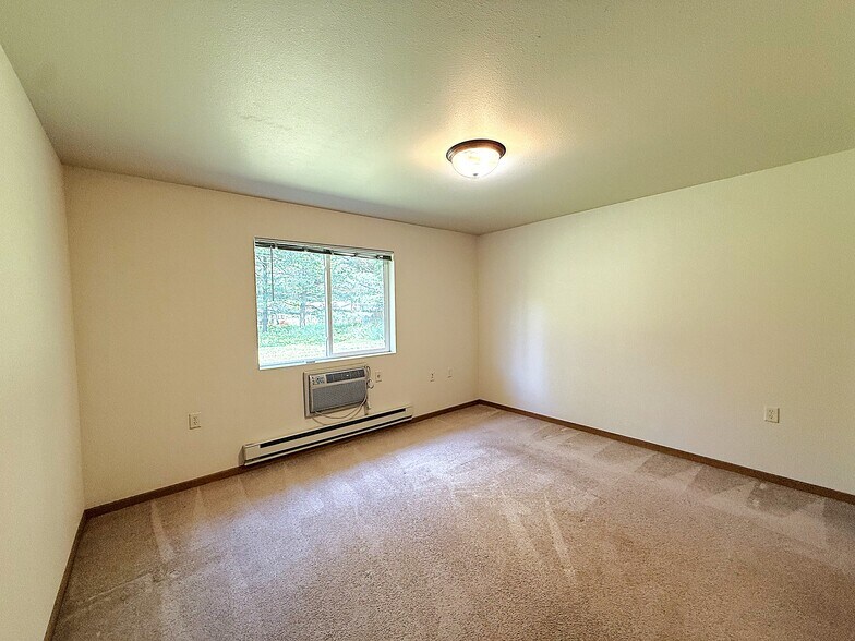 Building Photo - 5856 Delikowski St