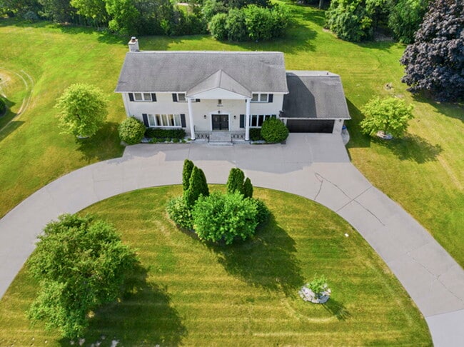 Building Photo - 16 Kingston Dr