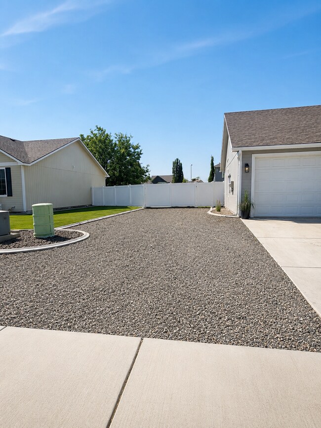 Building Photo - 4212 Laredo Dr