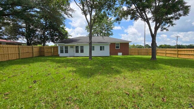 Building Photo - 412 N Houston Lake Blvd