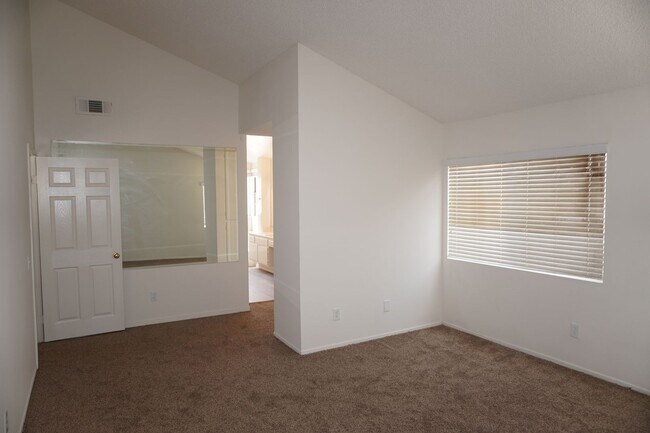 Building Photo - 23848 Bouquet Canyon Pl