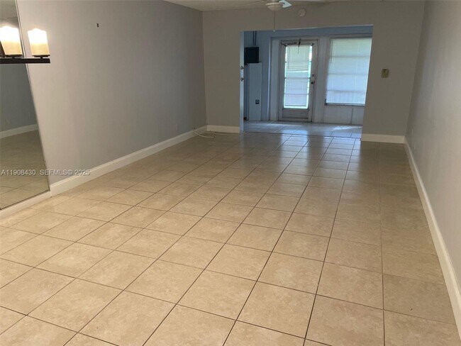 Building Photo - 1140 NW 85th Ave