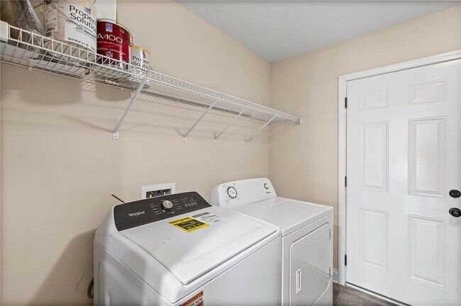 Building Photo - 926 Tudor Ln