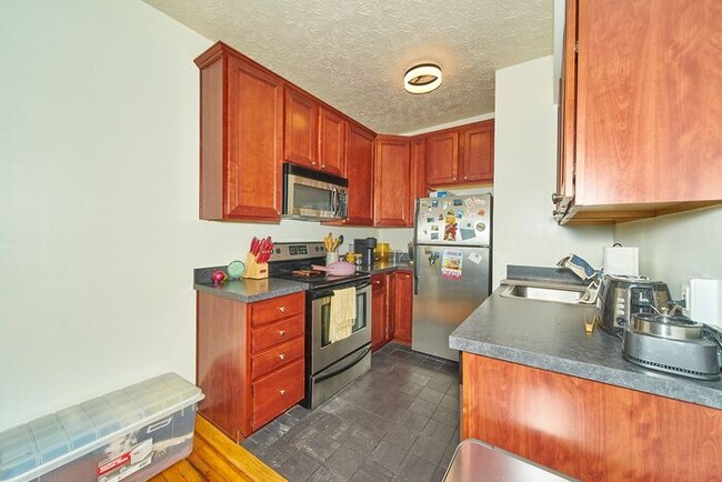 Building Photo - Beautiful Condo in the Heart of SoBro!