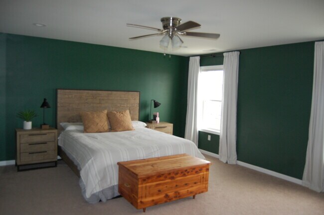 Building Photo - 388 W Birdie Ln
