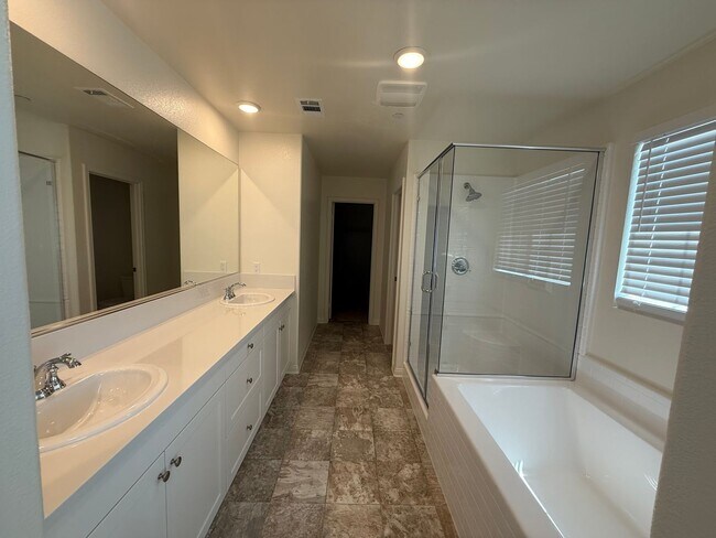 Building Photo - Victorville- New Richmond Home, 3 bedrooms...