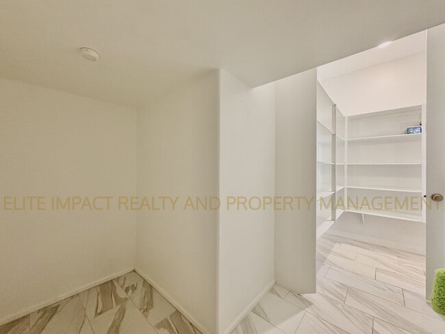 Building Photo - 9731 E Lynx Lk Trl