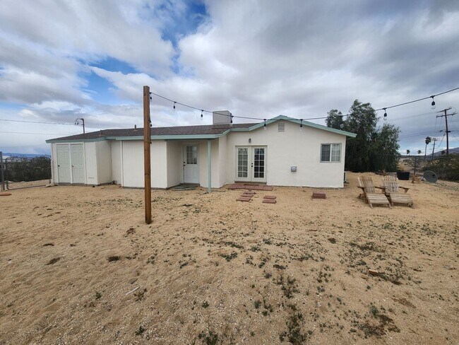 Building Photo - 5762 Howard Way