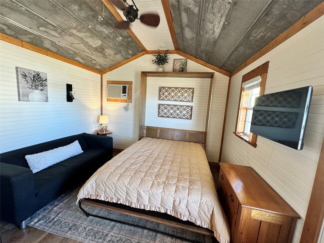 Building Photo - 6055 Trackside Rd