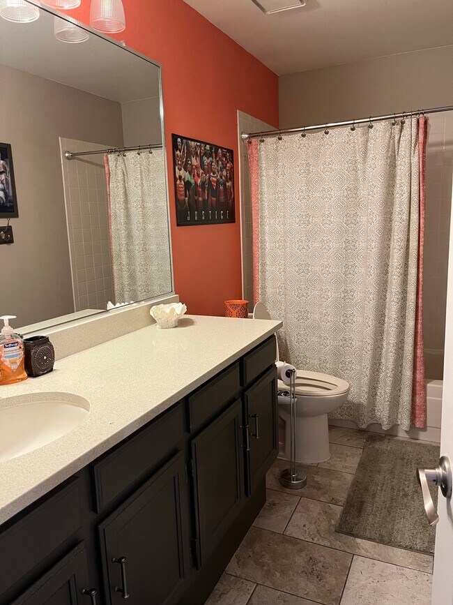 Building Photo - 1014 E 132nd Way