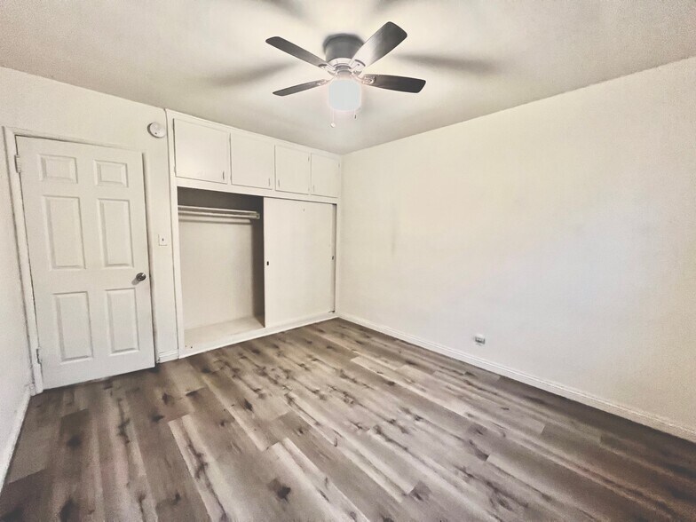 Building Photo - 14122 Delano St