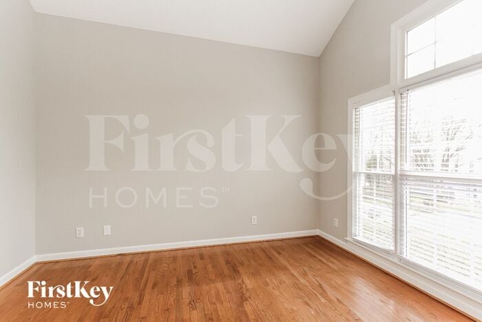 Building Photo - 15722 Glencastle St