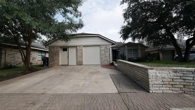 Building Photo - 22014 Grand Forks Dr