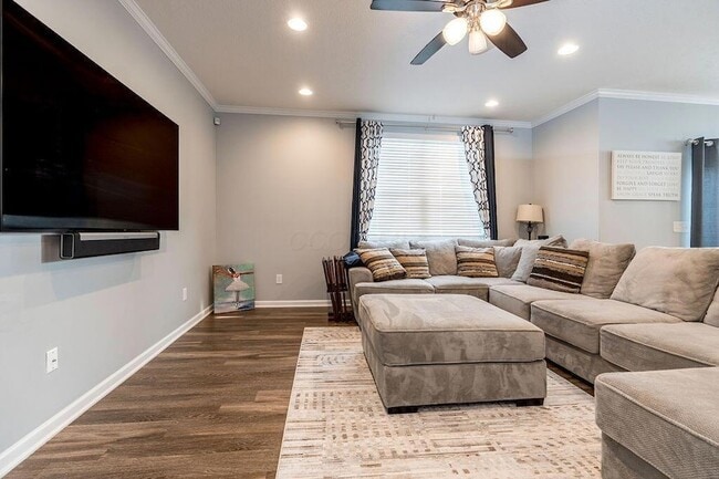 Building Photo - 123 Schellinger St