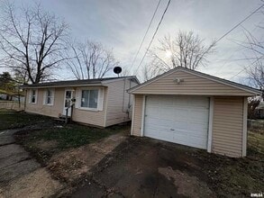 Building Photo - 2324 W Gilbert Ave