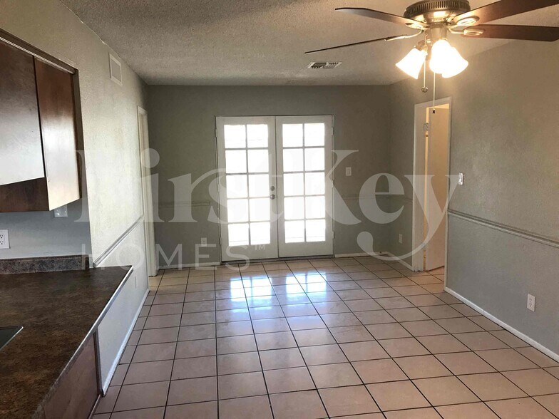 Building Photo - 7629 W Flower St