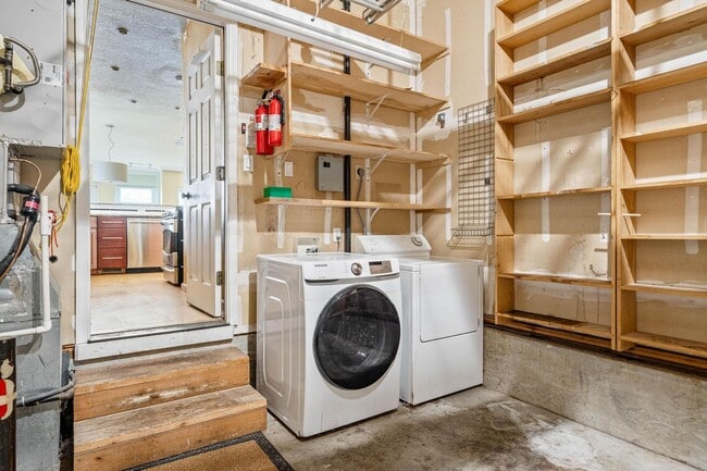 Building Photo - Unique 2-bdrm/2.5-bath duplex w/ A/C—Priva...