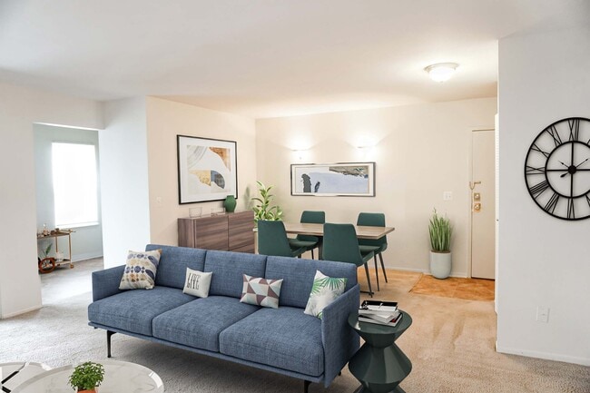 Dining Area - Schooner Cove