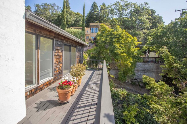 Building Photo - 4Bed/2Bath Home in  Kentfield with stellar...