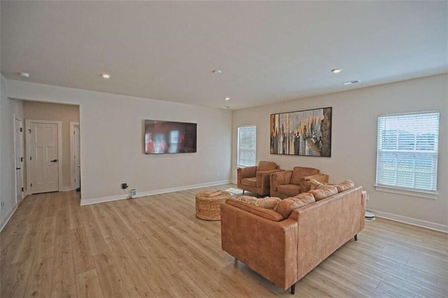 Building Photo - 305 Meuse Ln